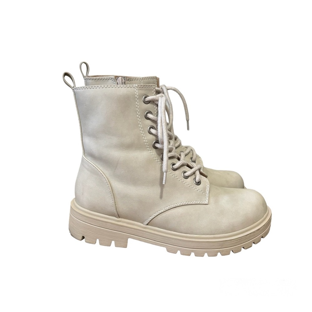 Soda Women's Combat Lace Up Ankle Boots in light beige, side zip. Women’s 10